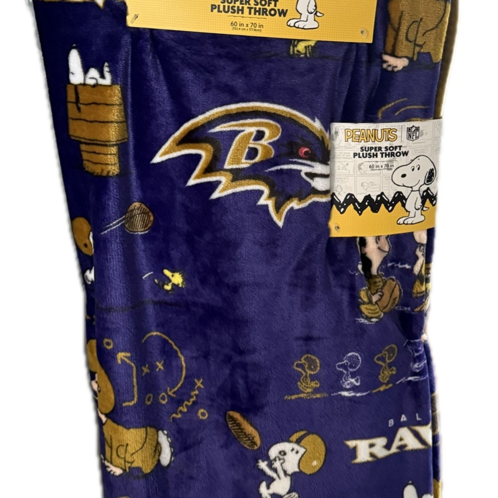 NFL Baltimore Ravens and
Peanuts plush throw blanket - Purple & Gold
60in x 70in